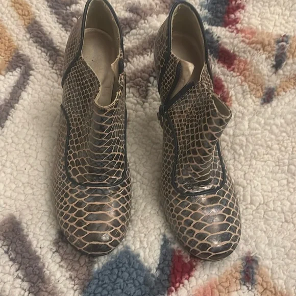 Shoes - Picture 1 of 5